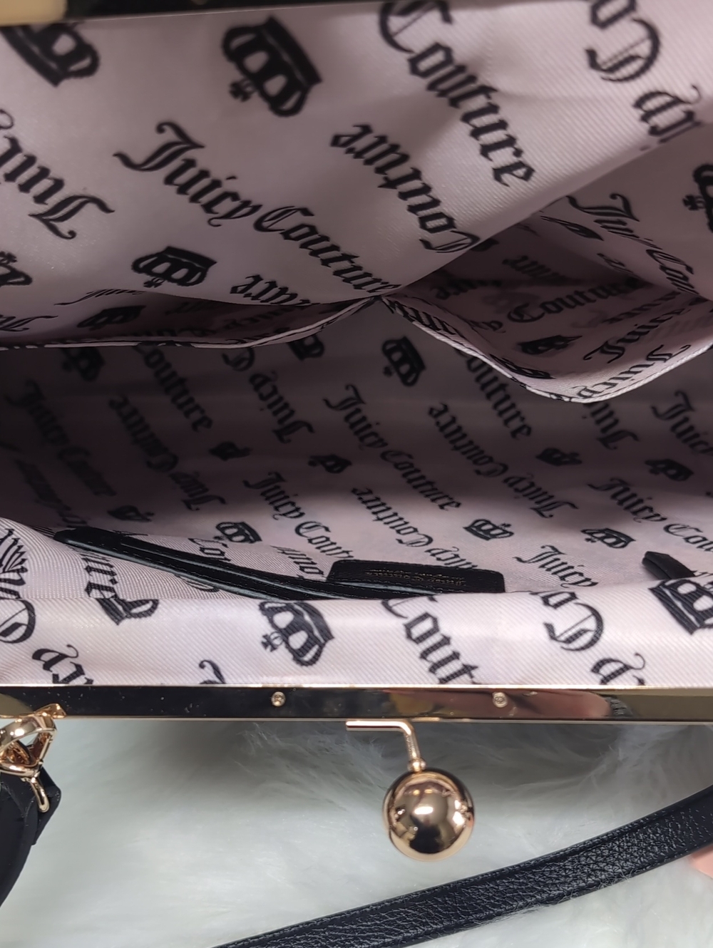 Viral 🎥 Juicy Couture Chic Y2K Large Kiss Lock Frame Clutch, Licorice + Pink 🩷 - Picture 13 of 16